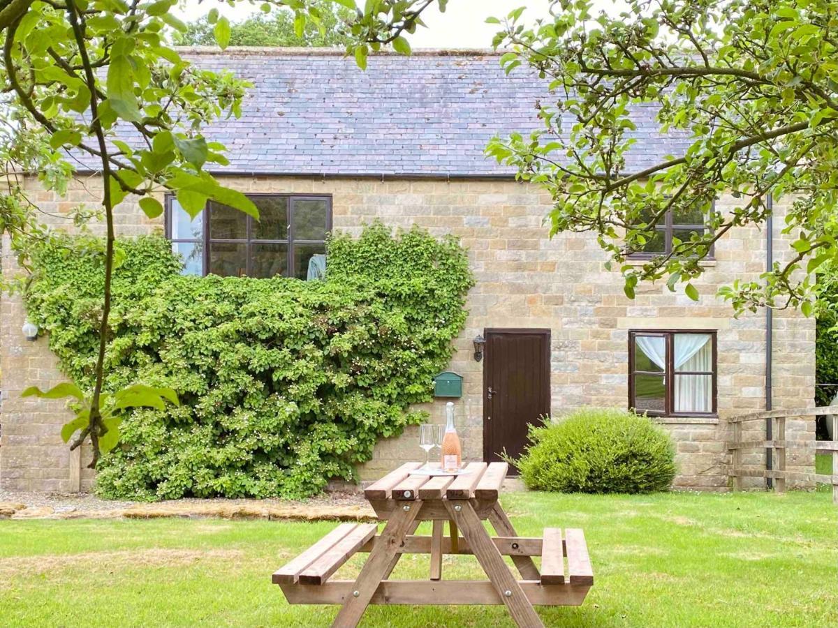 Country Barn On The Hill Villa Whitwell-on-the-Hill Exterior foto